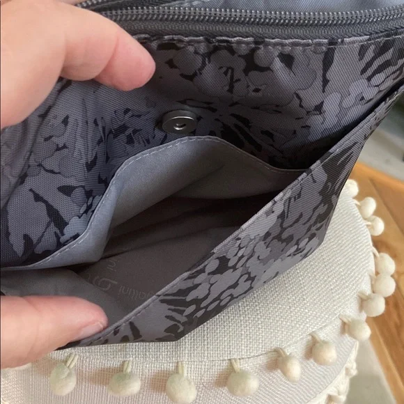 Baggalina Calais Crossbody bag with interior wallet, many pockets, adjustable st - Picture 7 of 8